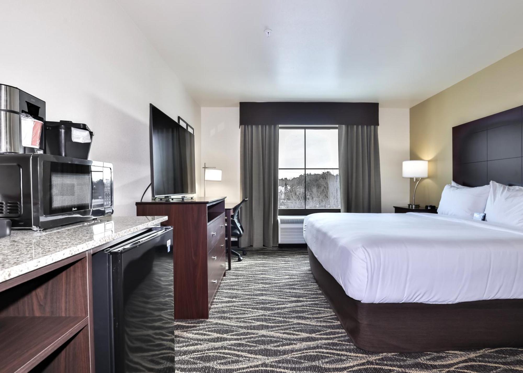 Cobblestone Hotel & Suites - Rhinelander Exterior photo
