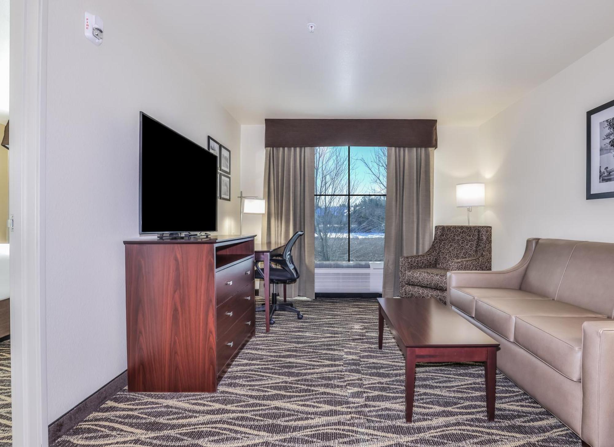 Cobblestone Hotel & Suites - Rhinelander Exterior photo