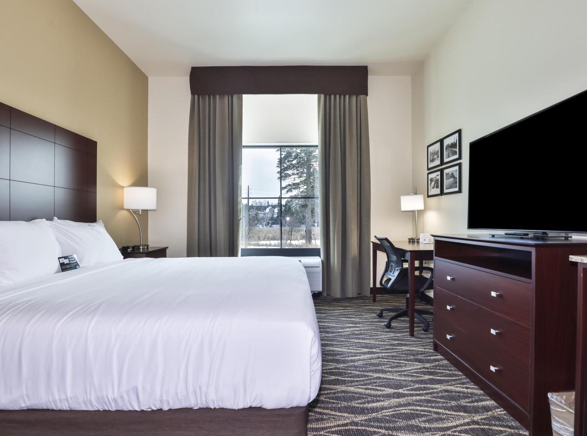 Cobblestone Hotel & Suites - Rhinelander Exterior photo