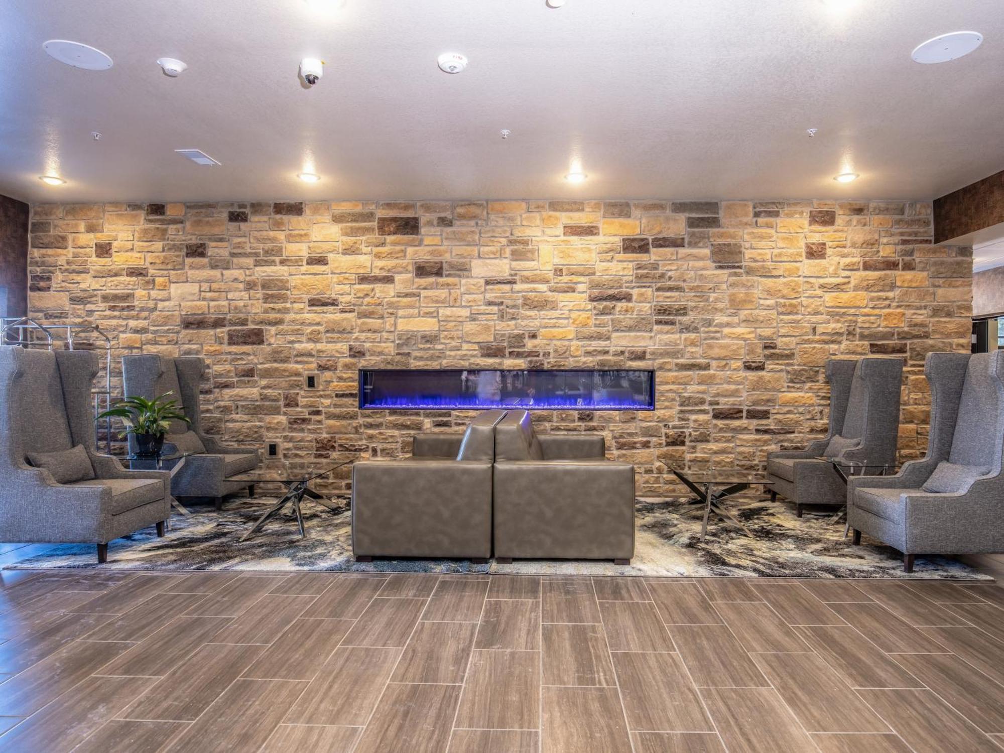 Cobblestone Hotel & Suites - Rhinelander Exterior photo