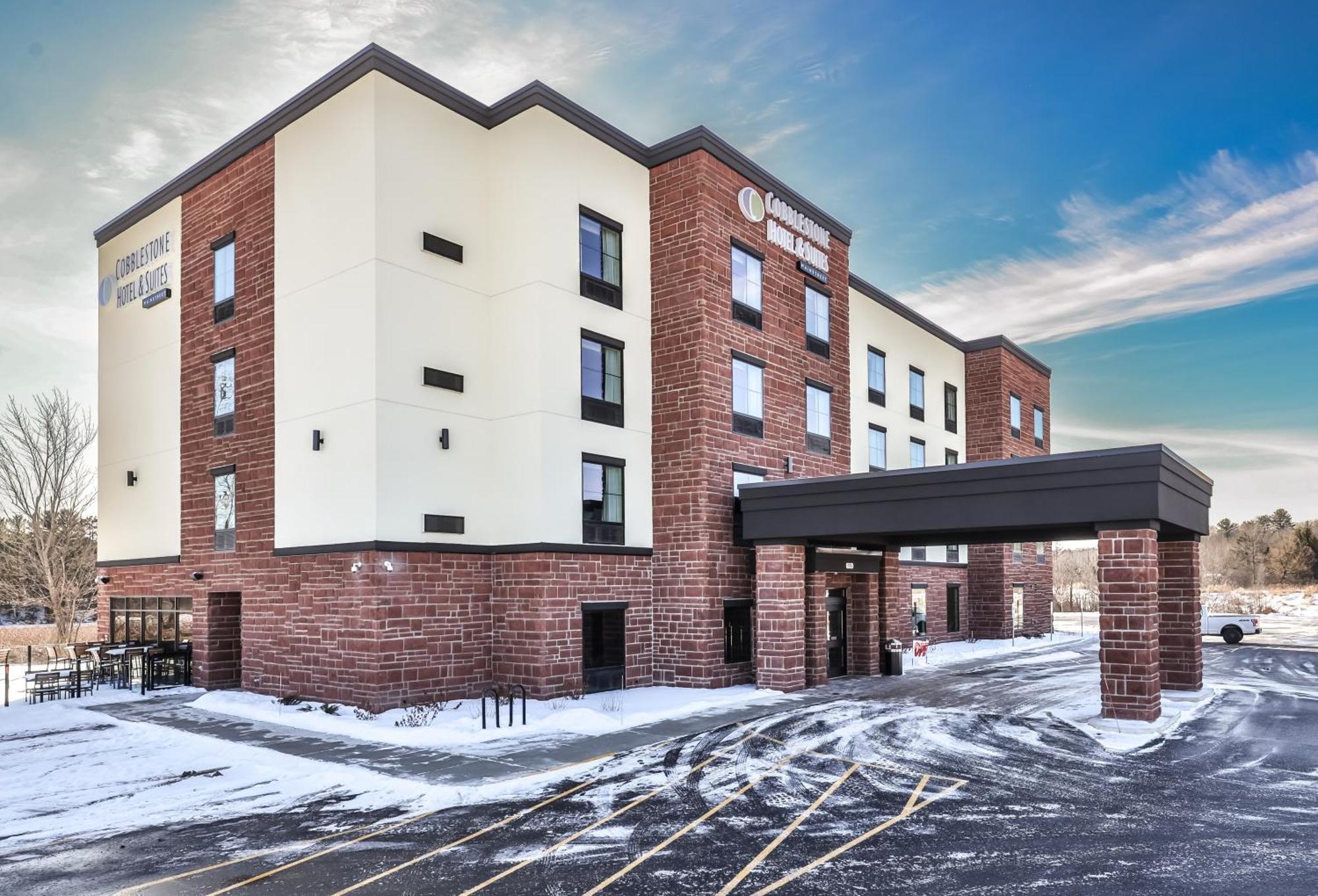 Cobblestone Hotel & Suites - Rhinelander Exterior photo